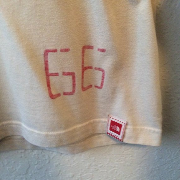 The North Face T-Shirt - Picture 2 of 4